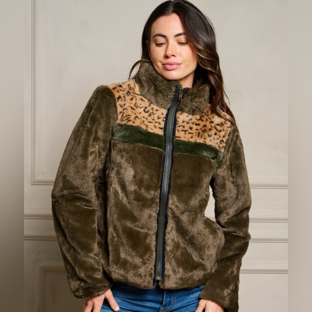 NWOT Mystree Women’s Long Sleeve Faux Fur Animal Print Jacket - Picture 8 of 11